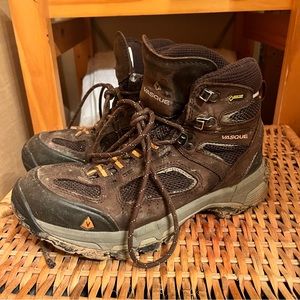VASQUE hiking boots